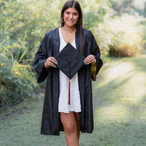 Julia H – Florida Gulf Coast Student Seeking Babysitting Jobs