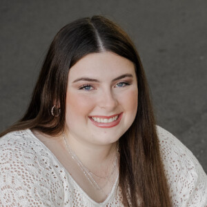 Mackenzie C - UNI Babysitter