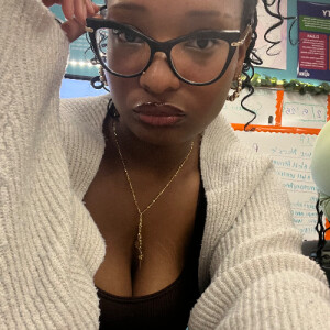 Aja L - Regis Babysitter