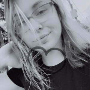 Laura T - College of Lake County  Babysitter