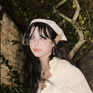 Bella R - UH Babysitter