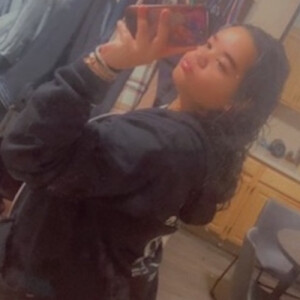 Kianiris R - UK Babysitter