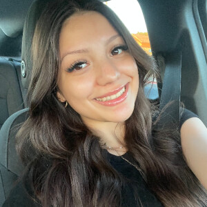 Evelyn V - Porterville College  Babysitter