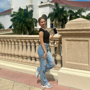 Ana M – Miami Dade Student Seeking Babysitting Jobs