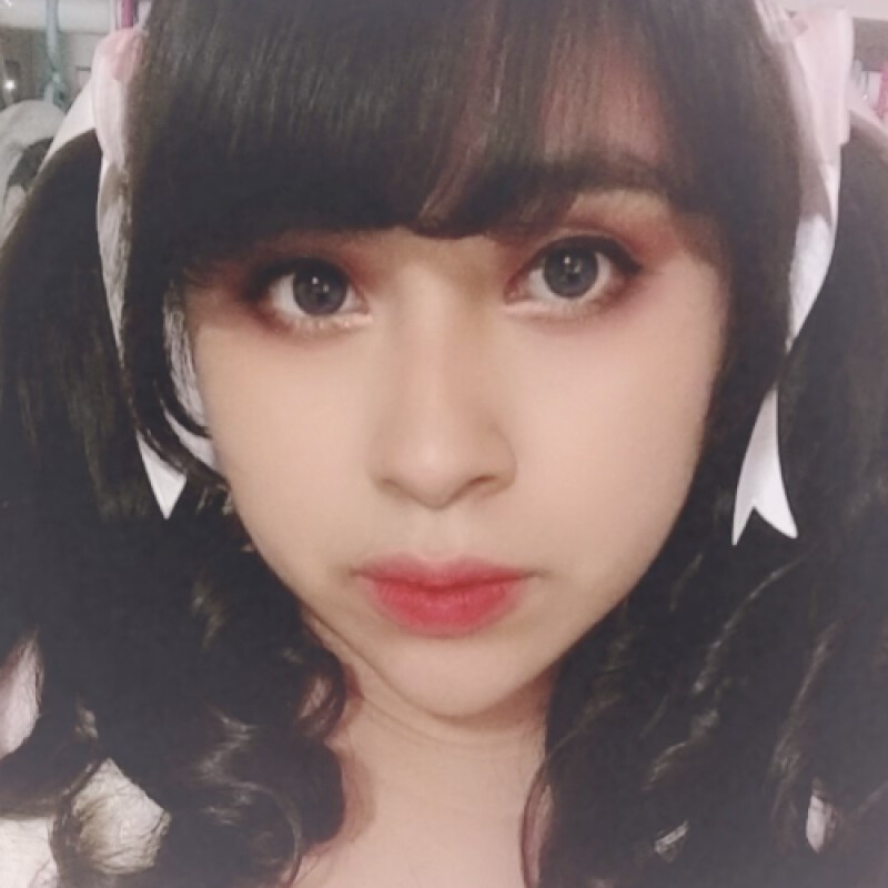 Ashley's Long Beach Roommate Profile | Roomsurf